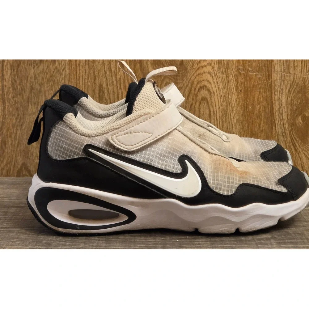 Nike Air Max Nova Athletic Shoes Youth Size 2Y Black White
